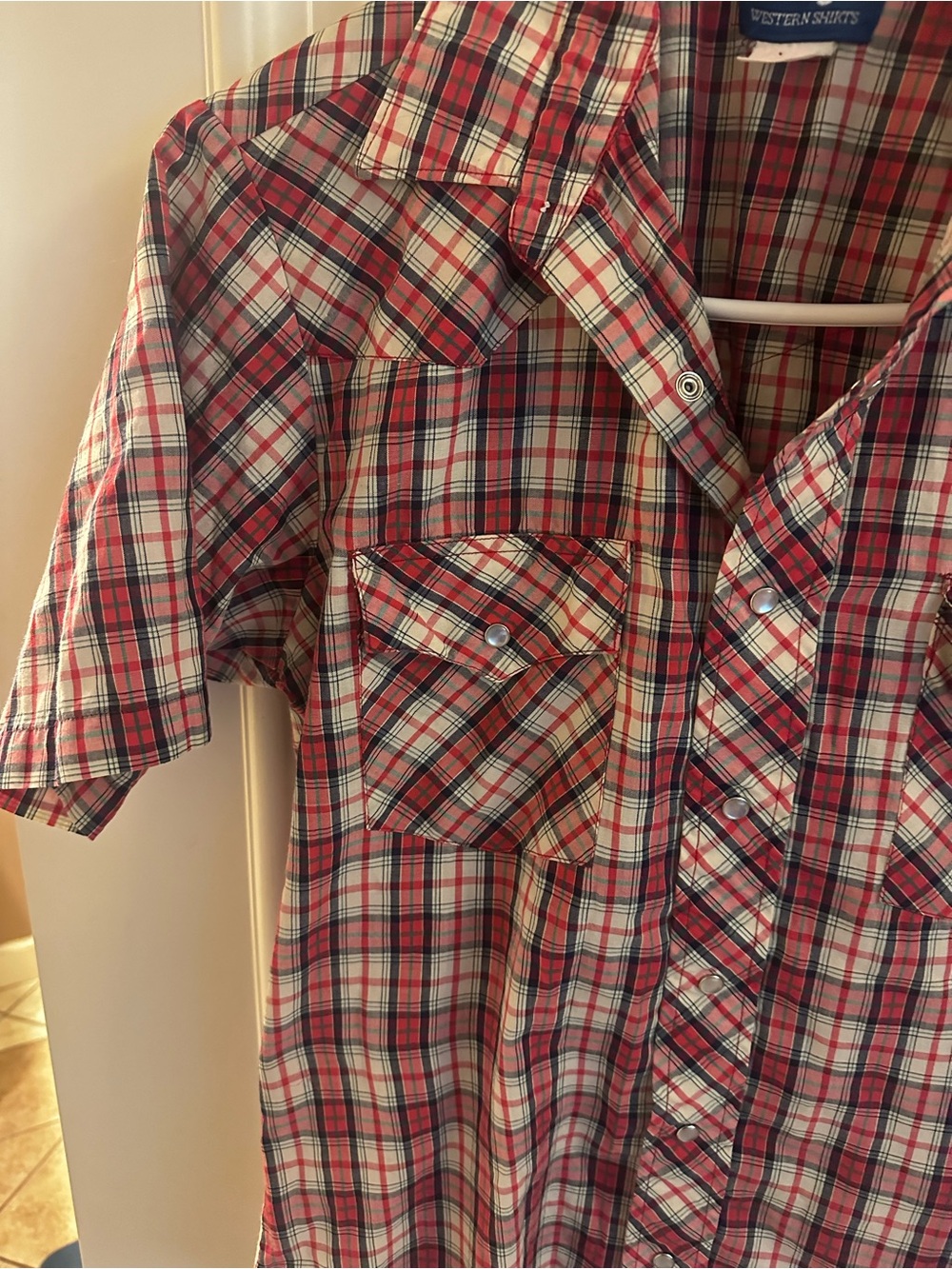 Vintage Wrangler Men’s Red Plaid Short-Sleeve Pearl Button Western Shirt - Picture 10 of 16